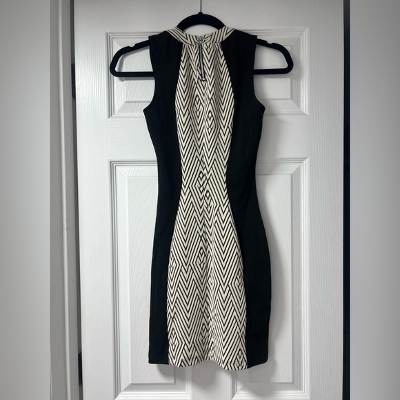 H&M bodycon patterned dress size 2 - Picture 2 of 4